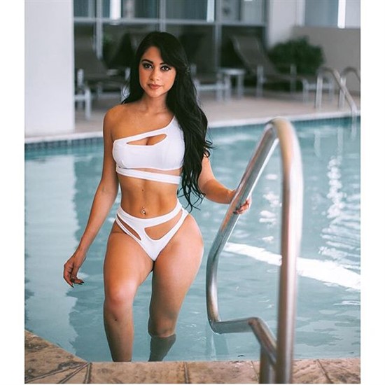 Jailyne Ojeda - 01